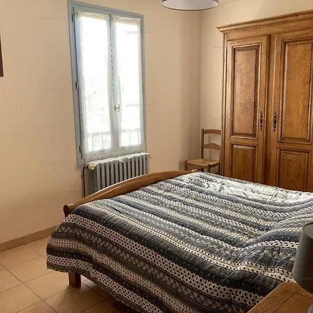 Holiday home Maison Cosy A Avec Terrasse Et Animaux Admis - Fr-1-697-37